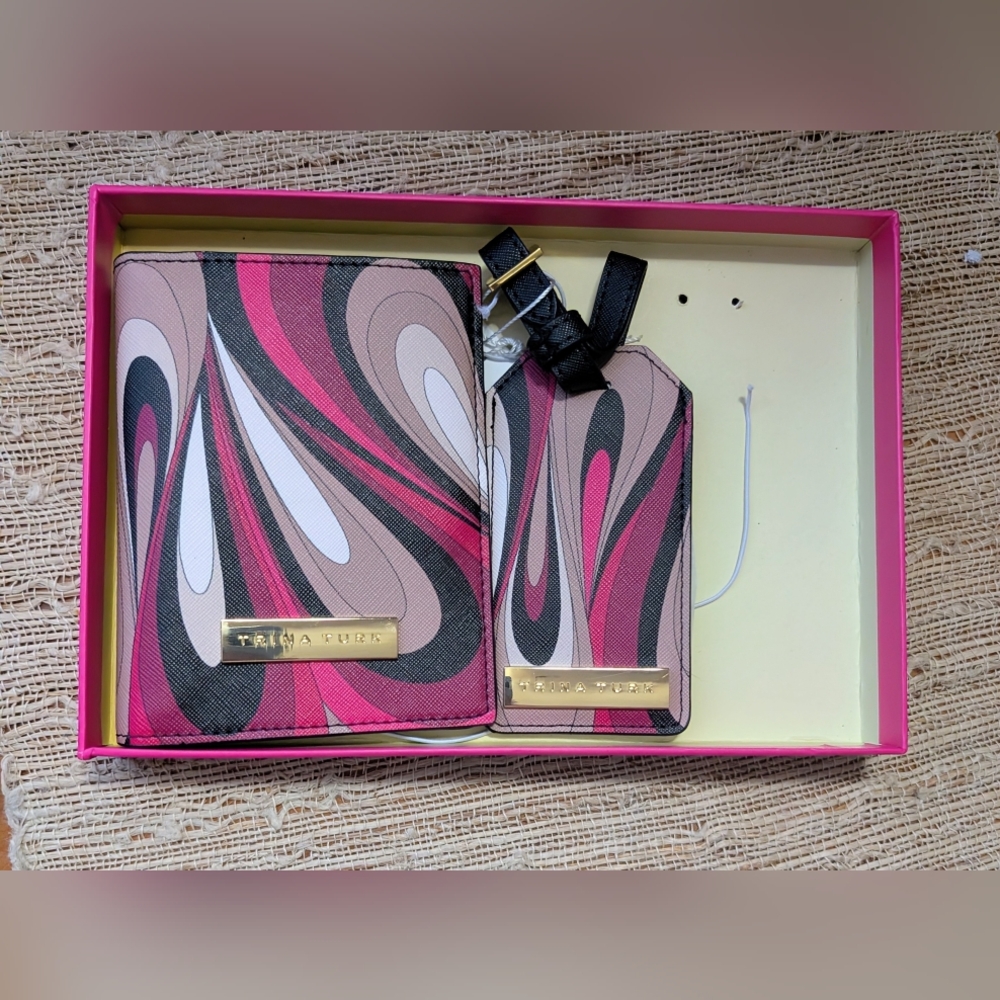 🆕 Trina Turk Luggage/passport combo